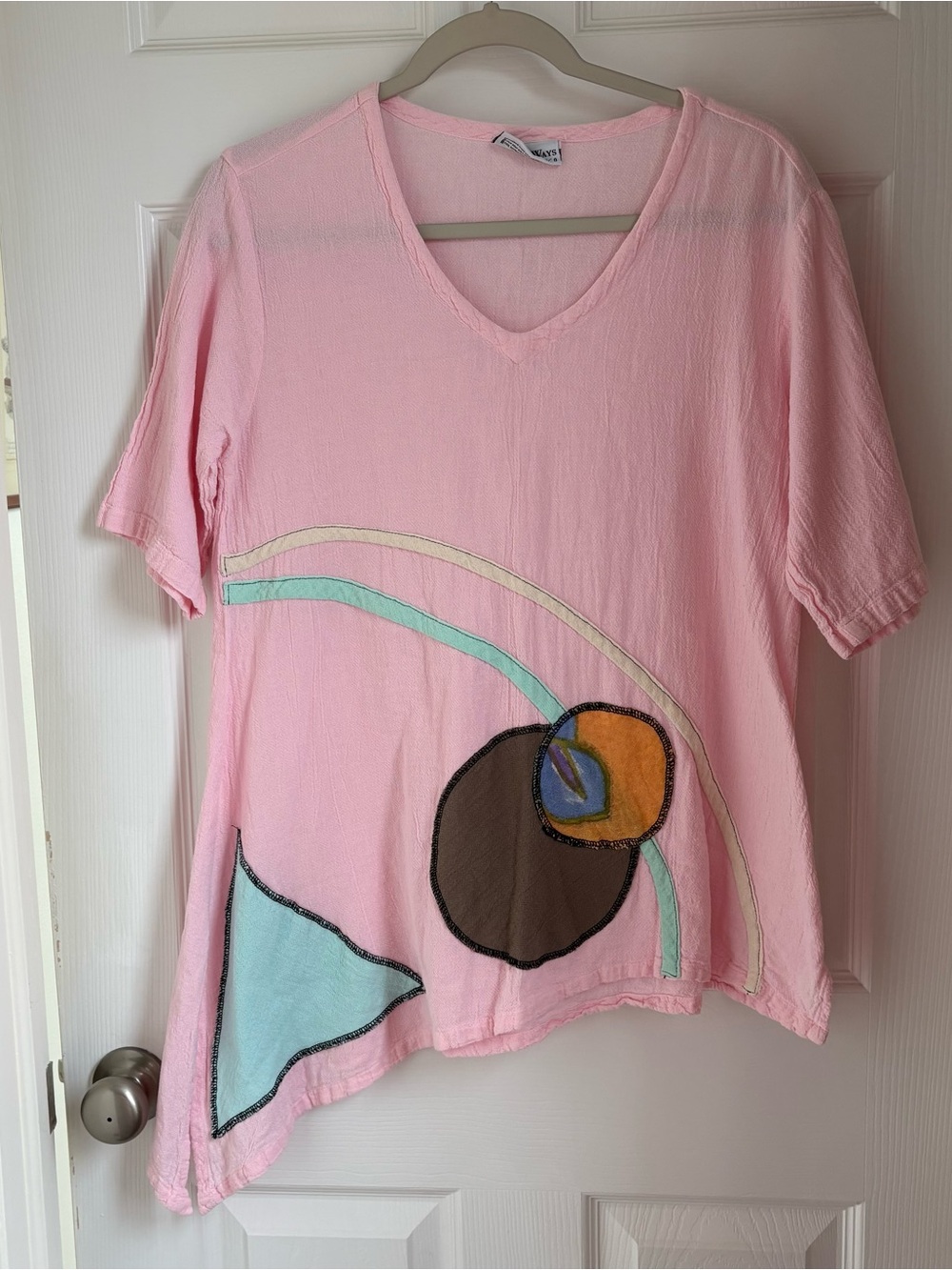 Women’s Pink V-Neck Art Appliqué Top